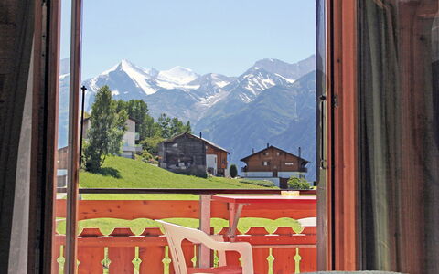 Grächen 360: Berg, Gemälde, Gebirge, Zimmer, Himmel, Alpen, Haus, Tür, Fenster, Gebäude