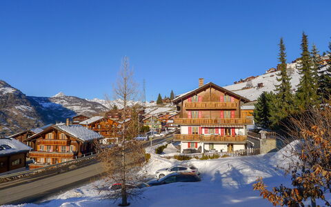 Grächen 360: Himmel, Gebäude, Berg, Eigentum, Schnee, Fenster, Haus, Baum, Steigung, Die Architektur