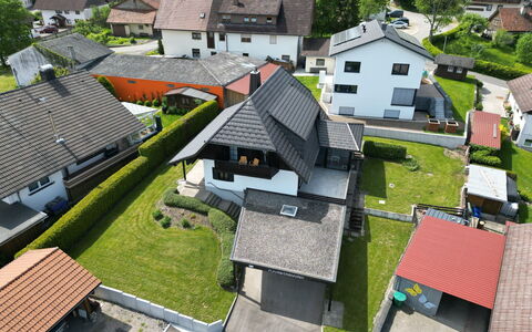 Wichtelmännchen: Gebäude, Eigentum, Fenster, Pflanze, Natur, Infrastruktur, Baum, Haus, Grundstueck, Urban Design