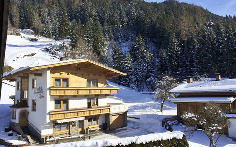 Zeller: Gebäude, Schnee, Himmel, Berg, Fenster, Baum, Haus, Steigung, Einfrieren, Dach