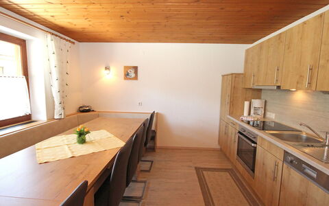 Zeller: Zimmer, Countertop, Decke, Eigentum, Gebäude, Interior Design, Möbel, Fussboden, Haus, Holz