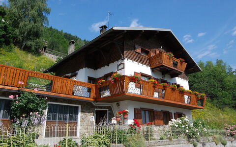 Bormio 200: Pflanze, Himmel, Wolke, Gebäude, Eigentum, Fenster, Baum, Die Architektur, Haus, Freizeit