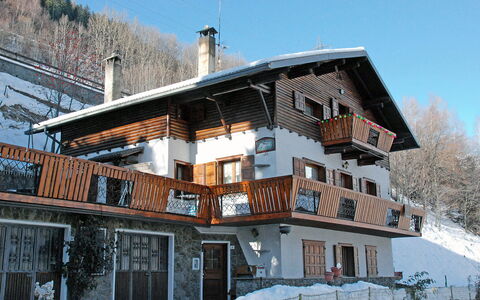 Bormio 200: Himmel, Gebäude, Fenster, Schnee, Baum, Pflanze, Haus, Steigung, Tür, Wohngebiet