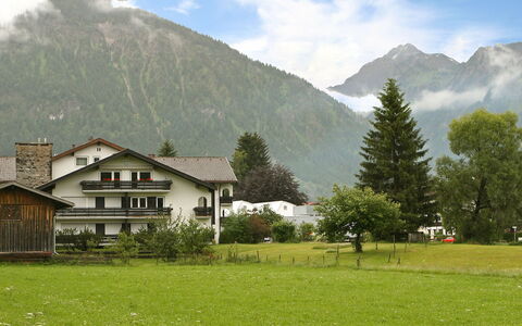Fellhornstrasse: Wolke, Himmel, Pflanze, Berg, Ökoregion, Gebäude, Natur, Natürliche Landschaft, Natürlichen Umgebung, Haus