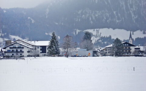 Fellhornstrasse: Schnee, Winter, Himmel, Berg, Atmosphärisches Phänomen, Gebirge, Bergstation, Alpen, Wolke, \Stadt
