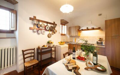 Vasche 1: Zimmer, Eigentum, Interior Design, Möbel, Gebäude, Decke, Zuhause, Haus, Wohnzimmer, Grundeigentum