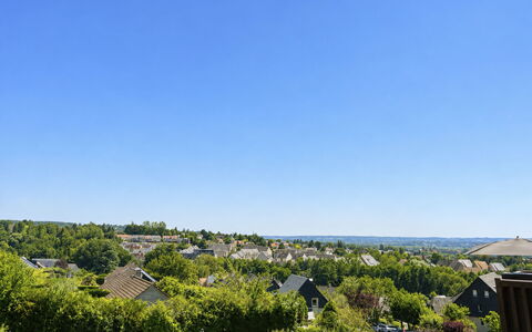 Deauville-Trouville 175: Himmel, Blau, Daytime, Wohngebiet, Vegetation, Horizont, Dach, Zuhause, Menschliche Siedlung, Vorort
