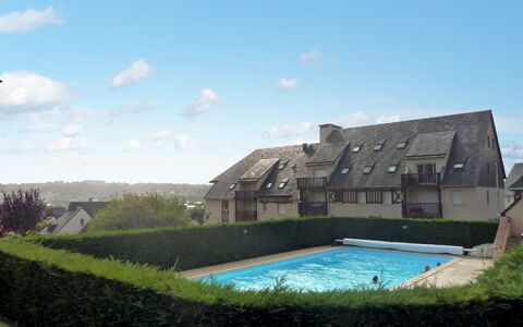 Le Domaine du Vert Coteau: Wasser, Himmel, Schwimmbad, Pflanze, Azurblau, Blau, Baum, Gartenmöbel, Gebäude, Schatten