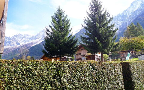 Les Chamois: Bergforms, Berg, Bergstation, Baum, Natürliche Landschaft, Wildnis, Alpen, Himmel, Gebirge, Blatt