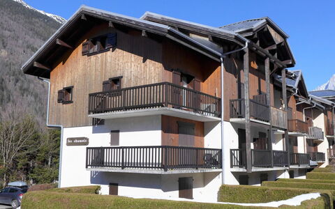 Les Chamois: Himmel, Gebäude, Pflanze, Fenster, Haus, Holz, Hütte, Abstellgleis, Urban Design, Dach