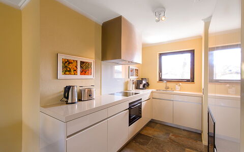 Giardino: Zimmer, Eigentum, Möbel, Interior Design, Fussboden, Gebäude, Küche, Gelb, Decke, Cabinetry