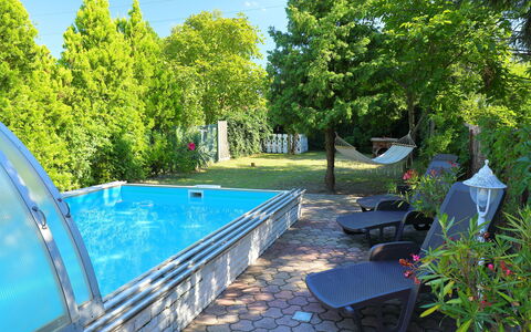 Chill: Pflanze, Wasser, Blau, Himmel, Baum, Gartenmöbel, Schwimmbad, Schatten, Freizeit, Blumentopf