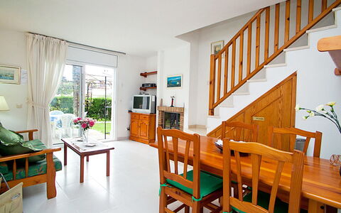 Montalt Vi: Zimmer, Möbel, Eigentum, Gebäude, Interior Design, Haus, Fussboden, Tabelle, Esszimmer, Grundeigentum