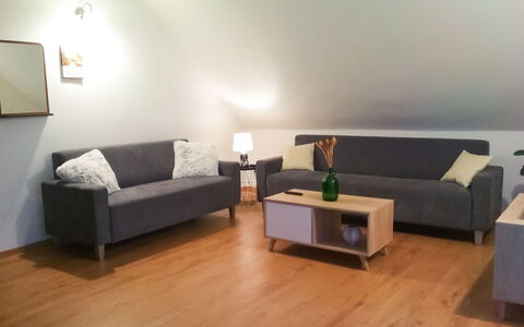 Grand Jardin: Braun, Couch, Tabelle, Eigentum, Möbel, Komfort, Die Architektur, Studio Couch, Holz, Interior Design