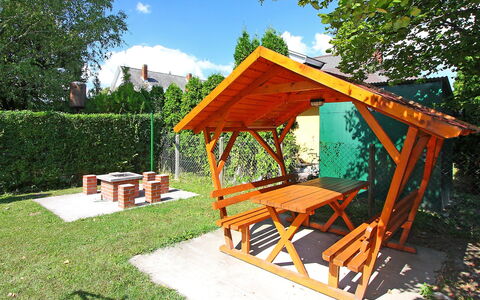 Francesco: Gras, Baum, Haus, Hinterhof, Pavillon, Die Architektur, Schatten, Freizeit, Gebäude, Garten