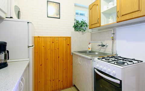 Francesco: Zimmer, Eigentum, Küche, Cabinetry, Countertop, Gelb, Möbel, Major Appliance, Interior Design, Gebäude