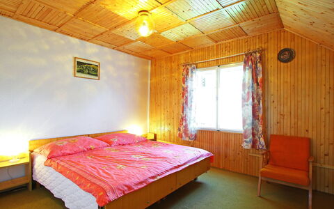 Francesco: Schlafzimmer, Bett, Zimmer, Möbel, Eigentum, Bettrahmen, Decke, Gebäude, Interior Design, Bettdecke