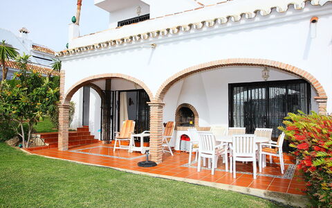 Villa Cielo: Pflanze, Eigentum, Gebäude, Beleuchtung, Die Architektur, Stuhl, Interior Design, Gras, Blumentopf, Freizeit