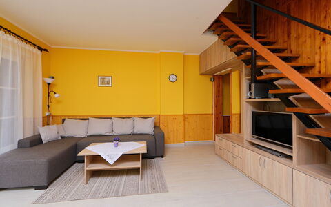 Hibiscus: Möbel, Tabelle, Fenster, Gebäude, Holz, Cabinetry, Couch, Interior Design, Die Architektur, Studio Couch