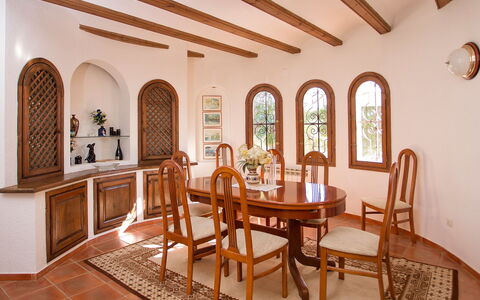 Luz Y Paz: Zimmer, Eigentum, Esszimmer, Decke, Gebäude, Interior Design, Möbel, Haus, Grundeigentum, Estate