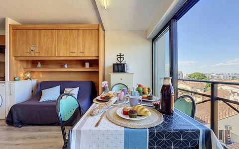 Le Grau du Roi 135: Möbel, Interior Design, Flooring, Holz, Fussboden, Zimmer, Decke, Wohnung, Beleuchtung, Küche