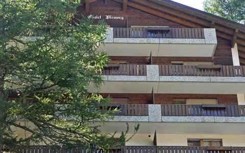 Memory: Eigentum, Himmel, Fenster, Gebäude, Baum, Pflanze, Urban Design, Holz, Nachbarschaft, Fassade