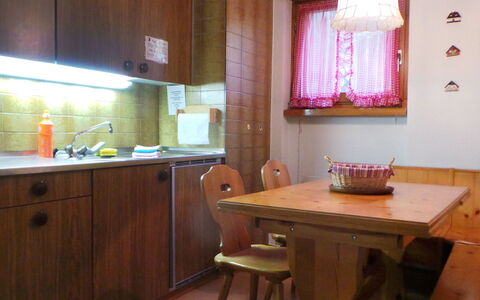 Memory: Zimmer, Möbel, Eigentum, Interior Design, Küche, Gebäude, Cabinetry, Haus, Vorhang, Fussboden