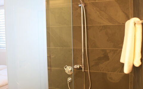 Melina: Duschpaneel, Dusche, Zimmer, Brausenstange, Armatur, Badezimmer, Dusche Stange, Installation, Fliese