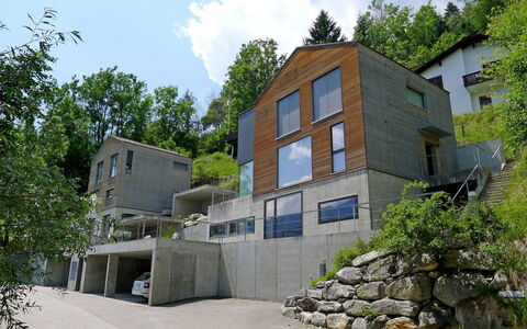 Melina: Eigentum, Haus, Wohngebiet, Gebäude, Die Architektur, Zuhause, Nachbarschaft, Grundeigentum, Baum, Hütte