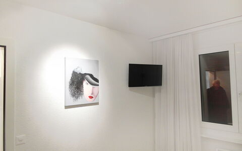 Collina Verde B: Weiss, Zimmer, Wand, Decke, Kunst, Interior Design, Ausstellung, Haus, Bildende Kunst, Gips