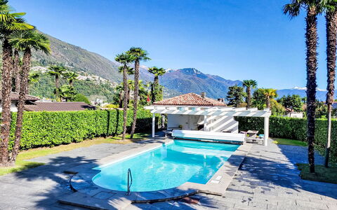 Collina Verde B: Blau, Schwimmbad, Resort, Eco Hotel, Freizeit, Schatten, Gartenmöbel, Villa, Hotel