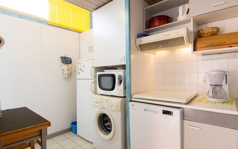 Le Gallia: Eigentum, Zimmer, Major Appliance, Wäschekammer, Küche, Gebäude, Haus, Möbel, Cabinetry, Interior Design