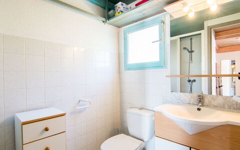 Le Gallia: Badezimmer, Eigentum, Zimmer, Interior Design, Gelb, Haus, Gebäude, Grundeigentum, Die Architektur, Wand