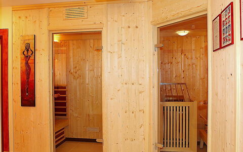 Mayrhofen 700: Eigentum, Holz, Tür, Holzbeize, Fussboden, Flooring, Hartholz, Lack, Decke