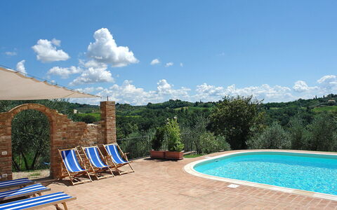 Il Casolarino: Eigentum, Schwimmbad, Himmel, Grundeigentum, Haus, Urlaub, Resort, Zuhause, Estate, Baum