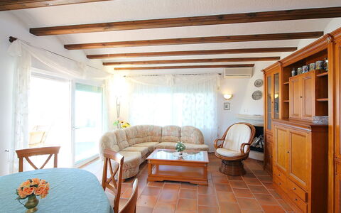 Sara: Zimmer, Eigentum, Möbel, Gebäude, Interior Design, Decke, Haus, Grundeigentum, Fussboden, Suite