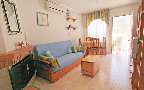 Tamarit Beach: Zimmer, Eigentum, Möbel, Interior Design, Gebäude, Grundeigentum, Haus, Decke, Fussboden, Wohnzimmer