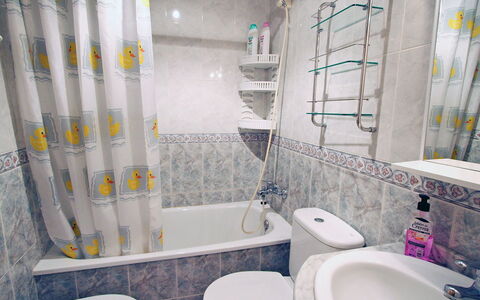 Tamarit Beach: Badezimmer, Eigentum, Zimmer, Toilette, Interior Design, Fliese, Bad Zubehör, Armatur, Die Architektur, Toilleten Sitz