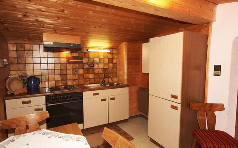 Hussl: Zimmer, Eigentum, Möbel, Gebäude, Interior Design, Decke, Fussboden, Haus, Countertop, Cabinetry