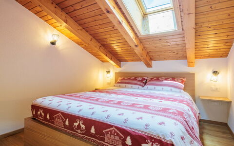 Canazei 700: Holz, Interior Design, Zuhause, Schlafzimmer, Decke, Fussboden, Bett, Bettdecke, Holzbeize, Hartholz