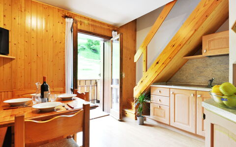 Canazei 700: Möbel, Cabinetry, Eigentum, Countertop, Gebäude, Tabelle, Holz, Interior Design, Küche, Flooring