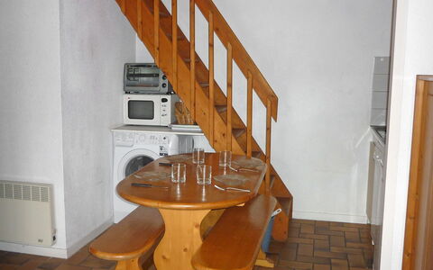 Capbreton 606: Treppe, Zimmer, Geländer, Möbel, Tabelle, Holz, Stuhl, Fussboden, Haus, Holzbeize