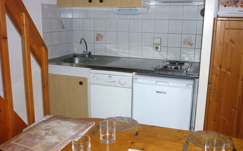 Capbreton 606: Zimmer, Countertop, Küche, Eigentum, Cabinetry, Möbel, Fliese, Herd, Fussboden, Gebäude