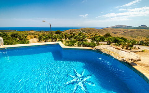 Cala Torta Na Lluny: Wasser, Himmel, Wasservorräte, Pflanze, Wolke, Blau, Schwimmbad, Azurblau, Natur, Natürliche Landschaft