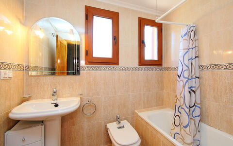 Balcon de Finestrat: Badezimmer, Eigentum, Zimmer, Interior Design, Fliese, Wand, Grundeigentum, Decke, Sinken, Die Architektur