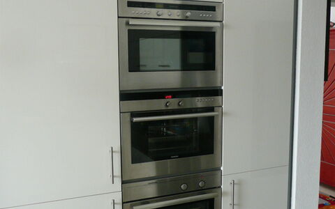 Promenade Wohnung 21: Ofen, Küchengerät, Eigentum, Haushaltsgerät, Mikrowelle, Zimmer, Major Appliance, Möbel, Maschine