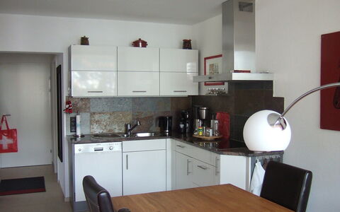 Promenade Wohnung 21: Zimmer, Eigentum, Möbel, Fussboden, Countertop, Küche, Interior Design, Gebäude, Haus, Cabinetry