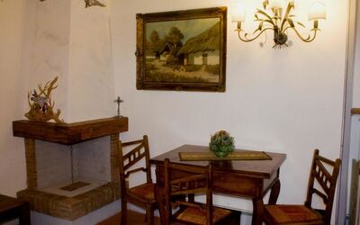 Giglio: Zimmer, Eigentum, Möbel, Tabelle, Interior Design, Esszimmer, Gebäude, Haus, Stuhl