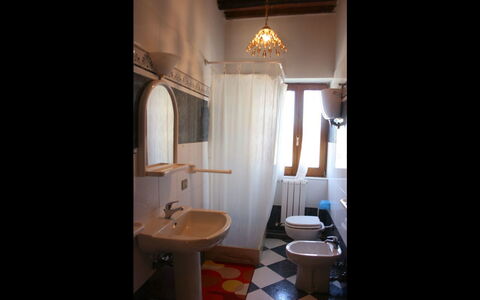Fattoria le Chianacce: Zimmer, Eigentum, Interior Design, Gebäude, Möbel, Haus, Die Architektur, Badezimmer, Grundeigentum, Tabelle