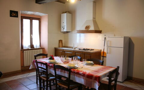 Fattoria le Chianacce: Zimmer, Eigentum, Möbel, Gebäude, Esszimmer, Interior Design, Tabelle, Decke, Fussboden, Haus